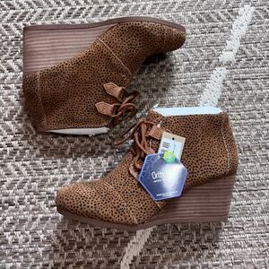 Toms Womens Kala Wedge Boot Sz 8